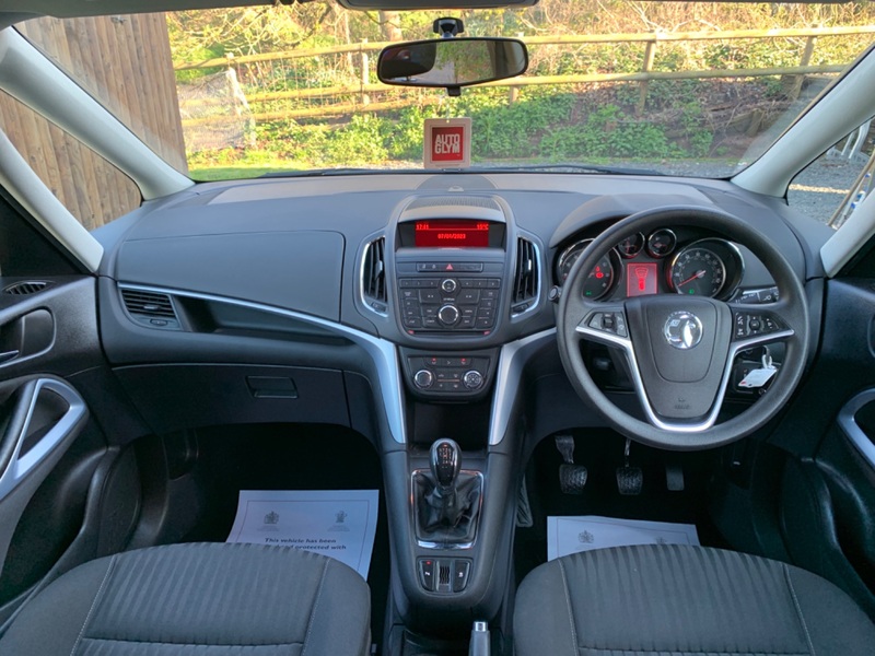 VAUXHALL ZAFIRA TOURER EXCLUSIV 2013