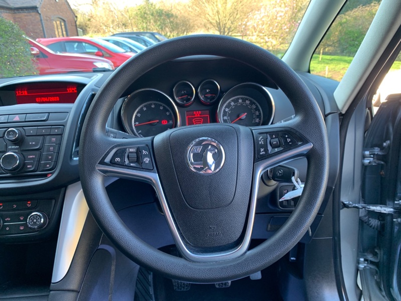 VAUXHALL ZAFIRA TOURER EXCLUSIV 2013