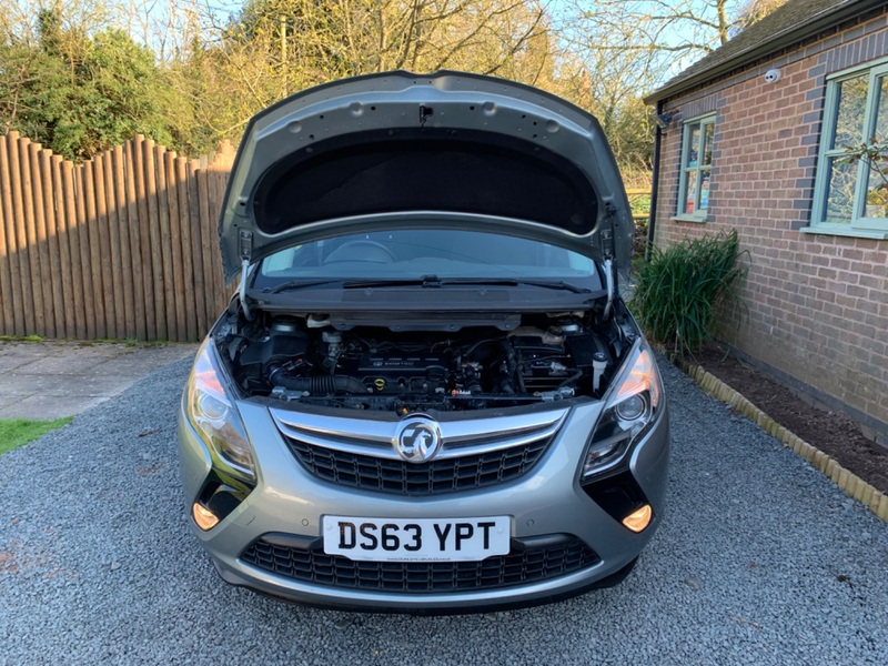 VAUXHALL ZAFIRA TOURER EXCLUSIV 2013