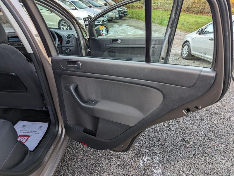 VOLKSWAGEN GOLF PLUS 1.6 TDI BlueMotion SE Euro 5 ss 5dr 2010