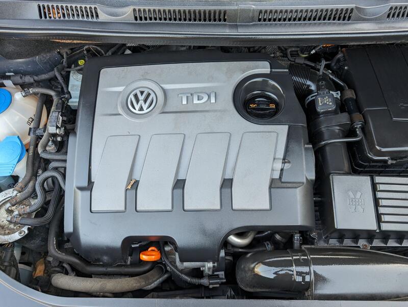 VOLKSWAGEN GOLF PLUS 1.6 TDI BlueMotion SE Euro 5 ss 5dr 2010