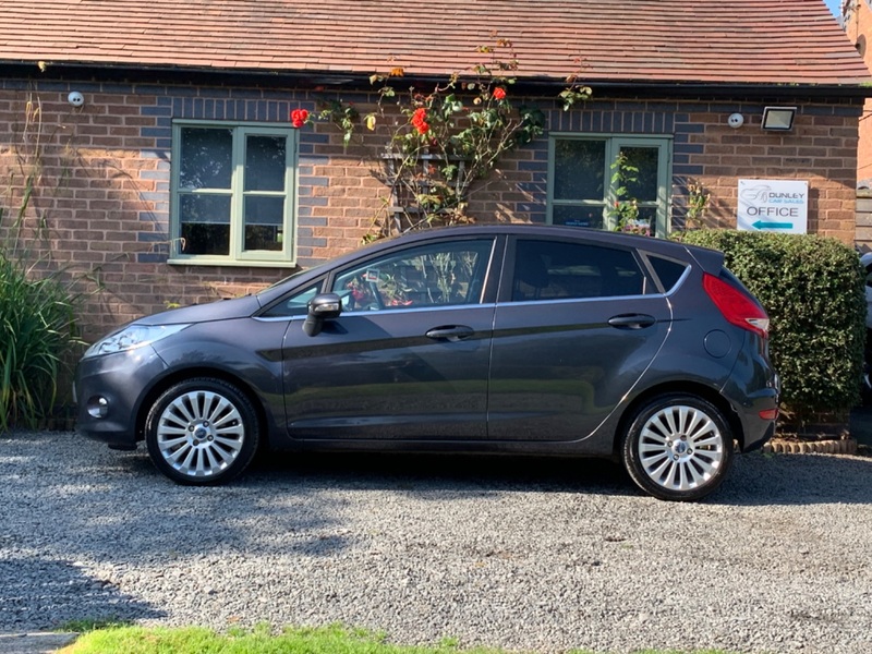 FORD FIESTA 1.4 Titanium 5dr 2010