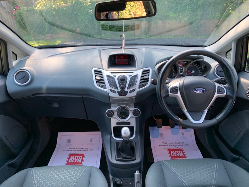 FORD FIESTA 1.4 Titanium 5dr 2010